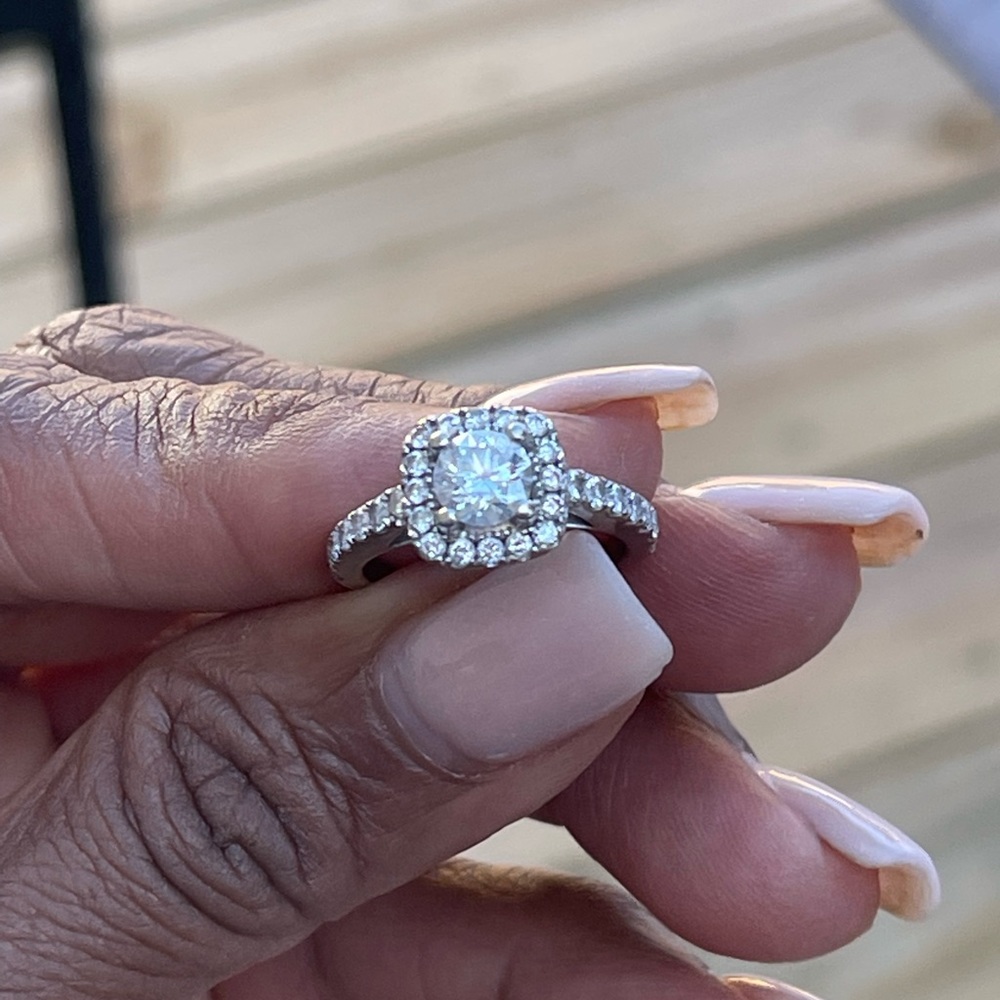 Vera Wang Love Collection 2CTW 14K WG 3/4 Princess Cut Size 4 Wedding Set - Picture 9 of 16